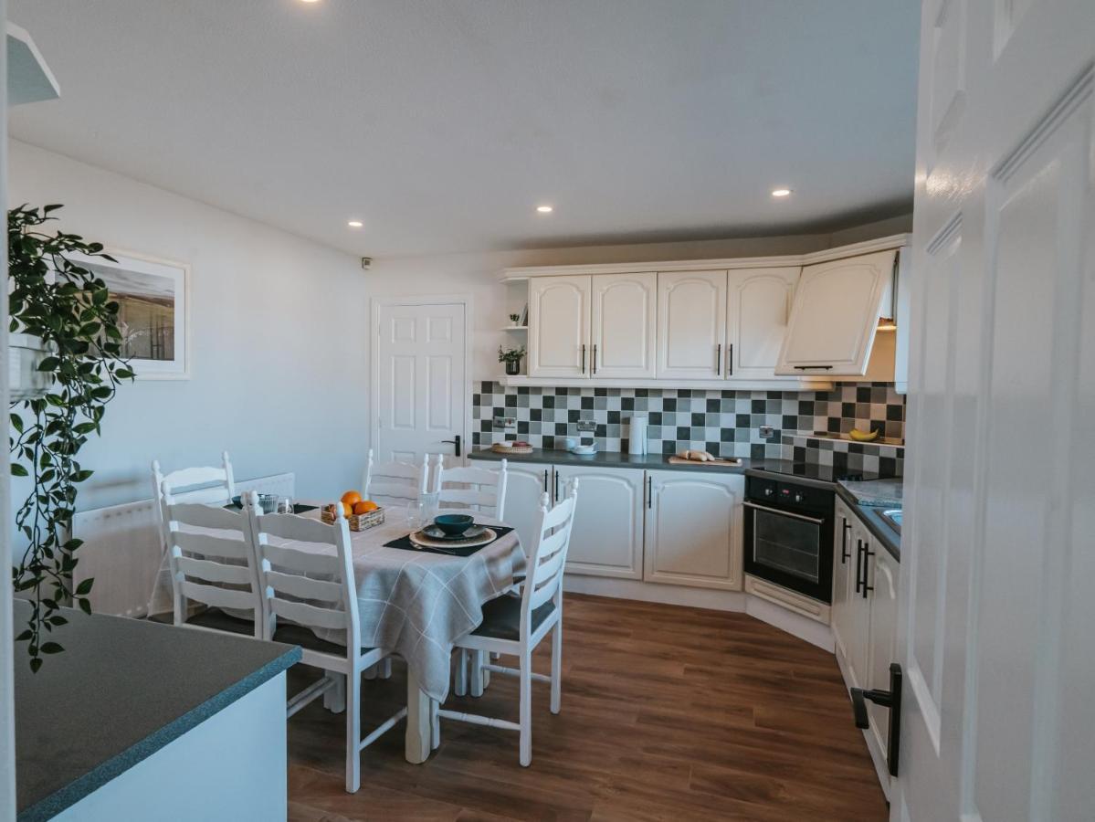 Tideaway - Cosy Seaside Village Bungalow Near Beach Castlerock Esterno foto